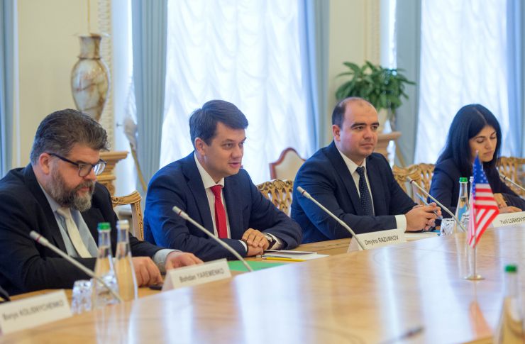 Голова Верховної Ради України Дмитро Разумков зустрівся з заступником Помічника Державного секретаря США з питань Європи та Євразії Джорджем Кентом та Тимчасовий повірений у справах США в Україні Вільям Тейлор
