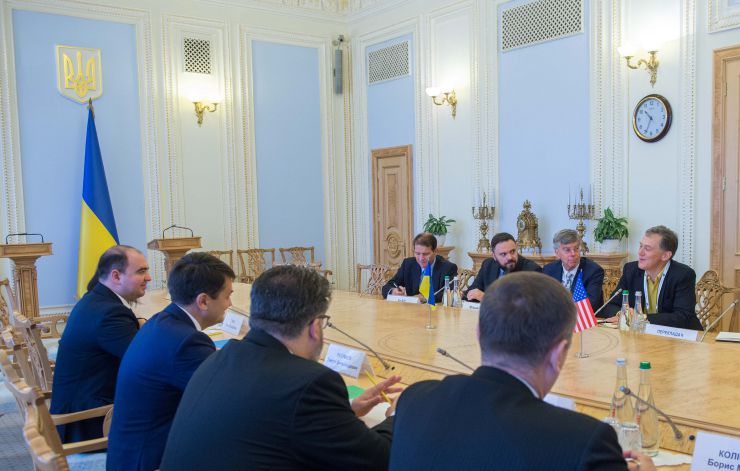 Голова Верховної Ради України Дмитро Разумков зустрівся з заступником Помічника Державного секретаря США з питань Європи та Євразії Джорджем Кентом та Тимчасовий повірений у справах США в Україні Вільям Тейлор