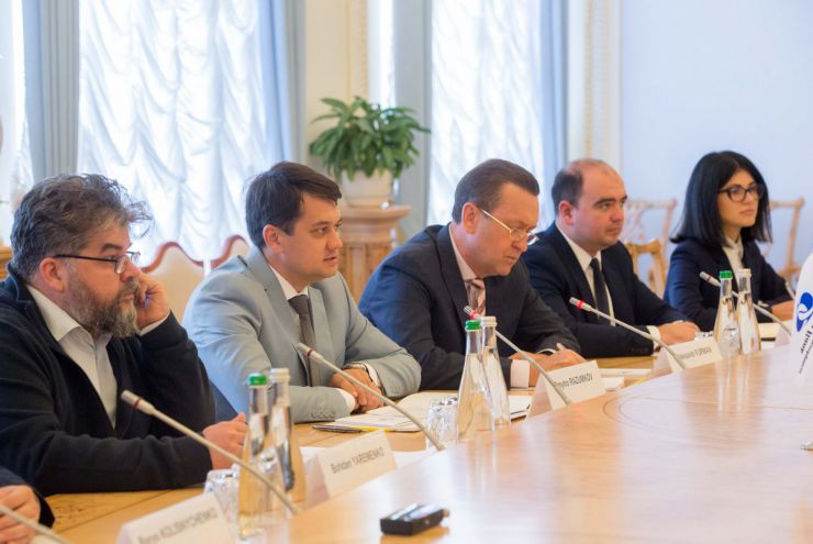 14 вересня 2019 Голова Верховної Ради України Дмитро Разумков зустрівся з віце-президентом Європейського банку реконструкції та розвитку (ЄБРР) Аланом Пію.