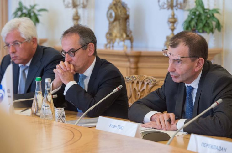 14 вересня 2019 Голова Верховної Ради України Дмитро Разумков зустрівся з віце-президентом Європейського банку реконструкції та розвитку (ЄБРР) Аланом Пію.