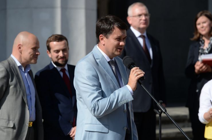 17 вересня 2019 біля будівлі Верховної Ради України на пл. Конституції, у День пацієнта медичним установам з 18 областей України вручили ключі від 20 автомобілів швидкої медичної допомоги.