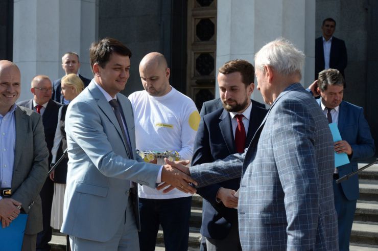 17 вересня 2019 біля будівлі Верховної Ради України на пл. Конституції, у День пацієнта медичним установам з 18 областей України вручили ключі від 20 автомобілів швидкої медичної допомоги.