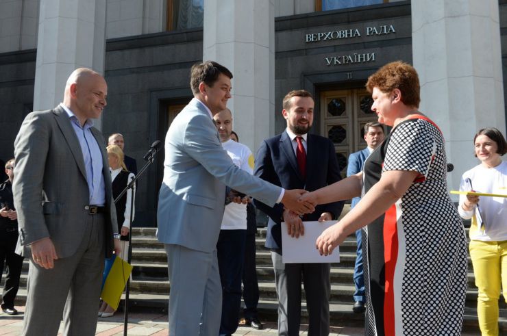 17 вересня 2019 біля будівлі Верховної Ради України на пл. Конституції, у День пацієнта медичним установам з 18 областей України вручили ключі від 20 автомобілів швидкої медичної допомоги.