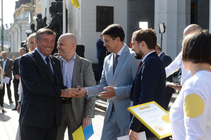 17 вересня 2019 біля будівлі Верховної Ради України на пл. Конституції, у День пацієнта медичним установам з 18 областей України вручили ключі від 20 автомобілів швидкої медичної допомоги.