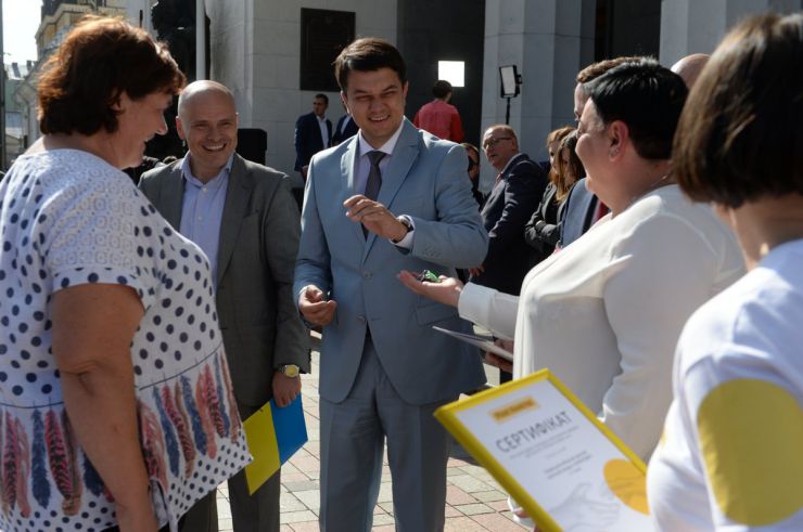 17 вересня 2019 біля будівлі Верховної Ради України на пл. Конституції, у День пацієнта медичним установам з 18 областей України вручили ключі від 20 автомобілів швидкої медичної допомоги.
