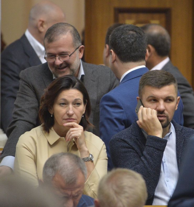 19 вересня 2019 пленарне засідання Верховної Ради України.
Ірина Констанкевич, Віктор Балога, Ігорь Гузь ЗА.