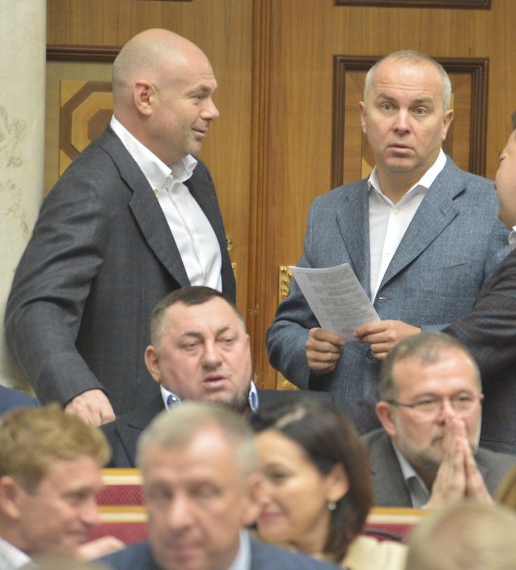 19 вересня 2019 пленарне засідання Верховної Ради України.
Ігор Палиця позафр., Нестор Шуфрич ОП.