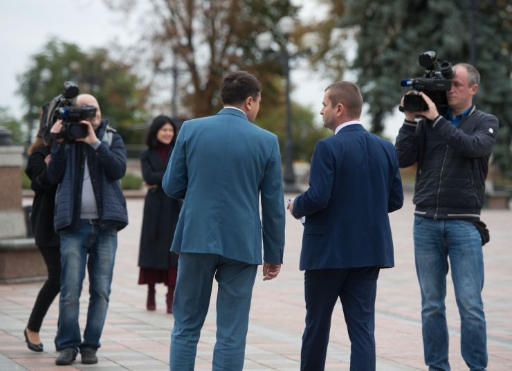 Голова Верховної Ради Дмитро Разумков у інтерв’ю парламентському телеканалу «Рада» спілкуючись із директором телеканалу Володимиром Лехом дав відповіді на питання, які турбують суспільство.