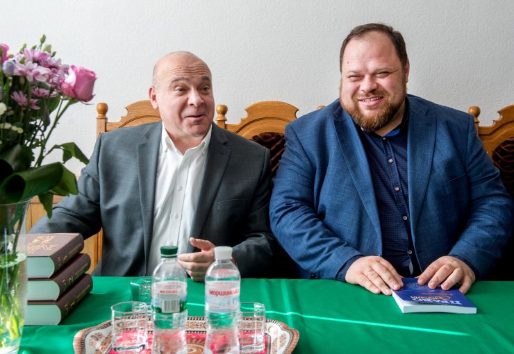 В залі засідань Вченої ради столичного Інституту держави і права імені В.М. Корецького НАН України відбулась презентація заключного третього тома видання «Енциклопедія міжнародного права», за участі Першого заступника Голови Верховної Ради України Руслана Стефанчука. Олександр Копиленко директор Інституту законодавства Верховної Ради України, Академік НАН України, академік Національної академії правових наук України, доктор юридичних наук, професор, Перший заступник Голови Верховної Ради України Руслан Стефанчук