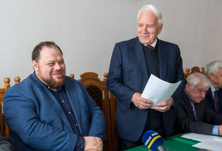 В залі засідань Вченої ради столичного Інституту держави і права імені В.М. Корецького НАН України відбулась презентація заключного третього тома видання «Енциклопедія міжнародного права», за участі Першого заступника Голови Верховної Ради України Руслана Стефанчука. Перший заступник Голови Верховної Ради України Руслан Стефанчук, директор Інституту держави і права імені В. М. Корецького академік Національної академії наук України Юрій Шемшученко