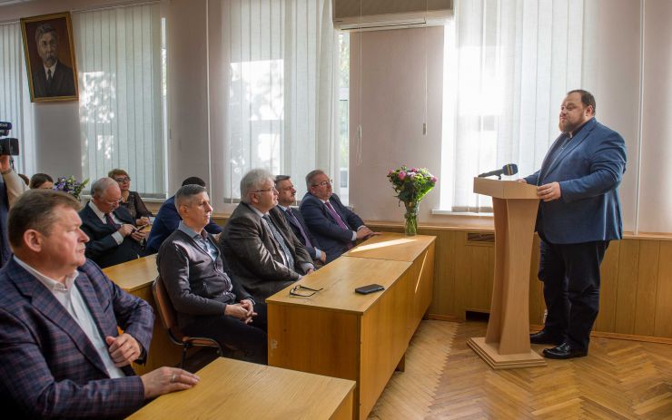 В залі засідань Вченої ради столичного Інституту держави і права імені В.М. Корецького НАН України відбулась презентація заключного третього тома видання «Енциклопедія міжнародного права», за участі Першого заступника Голови Верховної Ради України Руслана Стефанчука