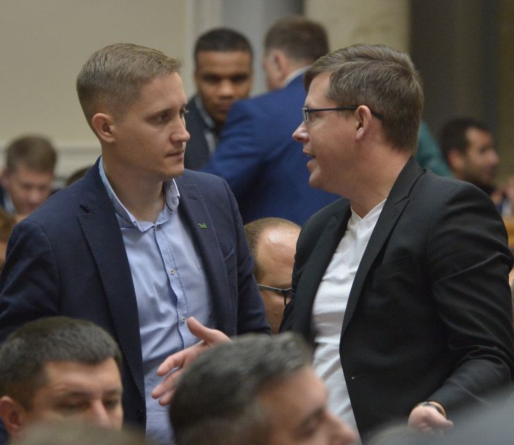 Пленарне засідання Верховної Ради України. 
Народні депутати продовжують розгляд правок до законопроекту про внесення змін до деяких законів України щодо діяльності органів суддівського врядування №1008. Михайло Крячко СН Павло Фролов СН 
