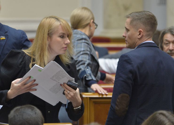 Пленарне засідання Верховної Ради України. 
Народні депутати продовжують розгляд правок до законопроекту про внесення змін до деяких законів України щодо діяльності органів суддівського врядування №1008. Олена Шуляк СН Михайло Крячко СН
