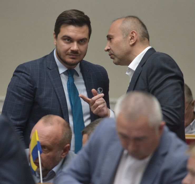 Пленарне засідання Верховної Ради України. 
Народні депутати продовжують розгляд правок до законопроекту про внесення змін до деяких законів України щодо діяльності органів суддівського врядування №1008. Дмитро Наталуха СН Борис Приходько позафр.
