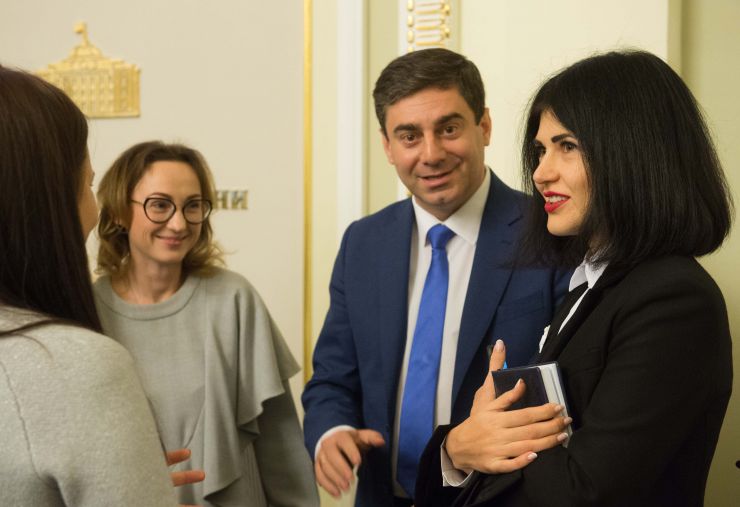 У ВР України за участі Голови ВР України Дмитра Разумкова відбувся Правозахисний форум на тему: «Подолання наслідків конфлікту: порядок денний нового парламенту»
Комітет Верховної Ради України з прав людини, деокупації та реінтеграції тимчасово окупованих територій у Донецькій, Луганській областях та Автономної Республіки Крим, міста Севастополя, національних меншин і міжнаціональних відносин спільно з правозахисними організаціями проводить правозахисний форум на тему: «Подолання наслідків конфлікту: порядок денний нового парламенту». Голова Комітету Верховної Ради України з питань прав людини, деокупації та реінтеграції тимчасово окупованих територій у Донецькій, Луганській областях та Автономної Республіки Крим, міста Севастополя, національних меншин і міжнаціональних відносин Дмитро Лубінець
