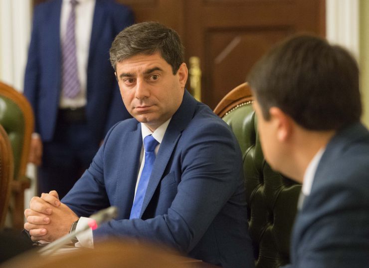 У ВР України за участі Голови ВР України Дмитра Разумкова відбувся Правозахисний форум на тему: «Подолання наслідків конфлікту: порядок денний нового парламенту»
Комітет Верховної Ради України з прав людини, деокупації та реінтеграції тимчасово окупованих територій у Донецькій, Луганській областях та Автономної Республіки Крим, міста Севастополя, національних меншин і міжнаціональних відносин спільно з правозахисними організаціями проводить правозахисний форум на тему: «Подолання наслідків конфлікту: порядок денний нового парламенту». Голова Комітету Верховної Ради України з питань прав людини, деокупації та реінтеграції тимчасово окупованих територій у Донецькій, Луганській областях та Автономної Республіки Крим, міста Севастополя, національних меншин і міжнаціональних відносин Дмитро Лубінець

