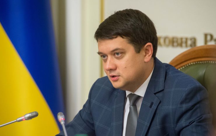 У ВР України за участі Голови ВР України Дмитра Разумкова відбувся Правозахисний форум на тему: «Подолання наслідків конфлікту: порядок денний нового парламенту»
Комітет Верховної Ради України з прав людини, деокупації та реінтеграції тимчасово окупованих територій у Донецькій, Луганській областях та Автономної Республіки Крим, міста Севастополя, національних меншин і міжнаціональних відносин спільно з правозахисними організаціями проводить правозахисний форум на тему: «Подолання наслідків конфлікту: порядок денний нового парламенту».
