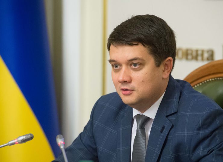У ВР України за участі Голови ВР України Дмитра Разумкова відбувся Правозахисний форум на тему: «Подолання наслідків конфлікту: порядок денний нового парламенту»
Комітет Верховної Ради України з прав людини, деокупації та реінтеграції тимчасово окупованих територій у Донецькій, Луганській областях та Автономної Республіки Крим, міста Севастополя, національних меншин і міжнаціональних відносин спільно з правозахисними організаціями проводить правозахисний форум на тему: «Подолання наслідків конфлікту: порядок денний нового парламенту».
