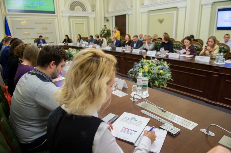 У ВР України за участі Голови ВР України Дмитра Разумкова відбувся Правозахисний форум на тему: «Подолання наслідків конфлікту: порядок денний нового парламенту»
Комітет Верховної Ради України з прав людини, деокупації та реінтеграції тимчасово окупованих територій у Донецькій, Луганській областях та Автономної Республіки Крим, міста Севастополя, національних меншин і міжнаціональних відносин спільно з правозахисними організаціями проводить правозахисний форум на тему: «Подолання наслідків конфлікту: порядок денний нового парламенту».

