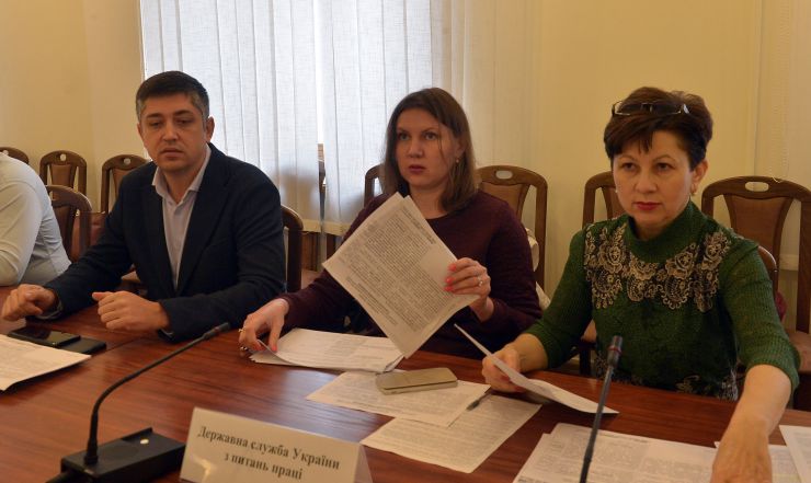Комітет Верховної Ради України з питань соціальної політики та захисту прав ветеранів провів засідання робочої групи з доопрацювання до другого читання проекту Закону України про внесення змін до Кодексу законів про працю України щодо усунення норм, які порушують права та законні інтереси роботодавців України.  Ігор Дегнера директор департаменту з питань праці Державної служби України з питань праці Ольга Кокоша начальник управління юридичного забезпечення Державної служби України з питань праці Алла Горбатюк заступник Голови Державної служби України з питань праці