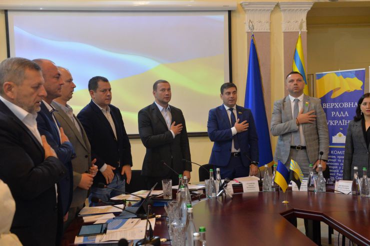 Краматорськ

Розширене засідання Комітету з питань прав людини, деокупації та реінтеграції тимчасово окупованих територій у Донецькій, Луганській областях та Автономній Республіці Крим, міста Севастополя, національних меншин і міжнаціональних відносин - щодо моніторингу дотримання прав громадян України, які проживають в районі проведення операції об'єднаних сил та на тимчасово окупованих територіях у Донецькій, Луганській областях з метою визначення першочергових законодавчих ініціатив у зазначеній сфері. Голова Комітету Дмитро Лубінець

