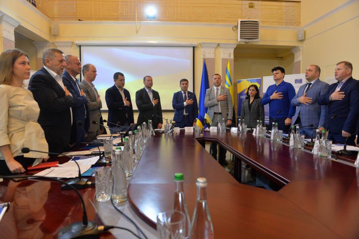 Краматорськ

Розширене засідання Комітету з питань прав людини, деокупації та реінтеграції тимчасово окупованих територій у Донецькій, Луганській областях та Автономній Республіці Крим, міста Севастополя, національних меншин і міжнаціональних відносин - щодо моніторингу дотримання прав громадян України, які проживають в районі проведення операції об'єднаних сил та на тимчасово окупованих територіях у Донецькій, Луганській областях з метою визначення першочергових законодавчих ініціатив у зазначеній сфері. Голова Комітету Дмитро Лубінець
