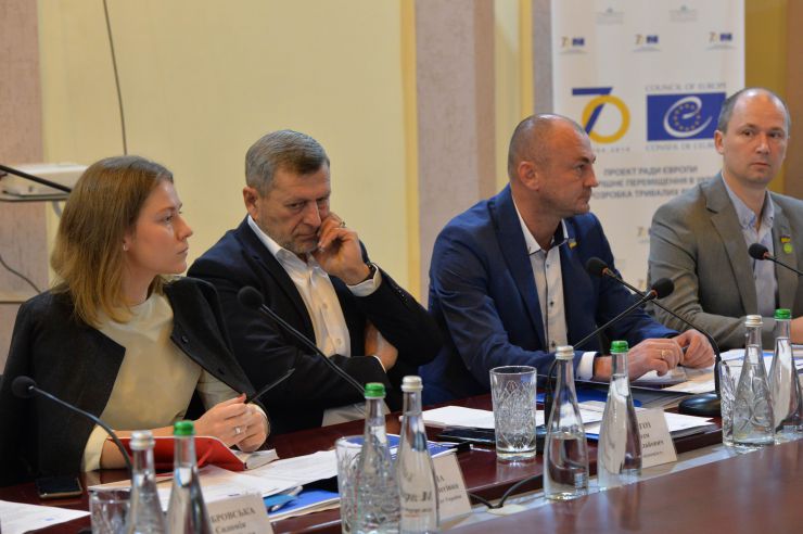Краматорськ

Розширене засідання Комітету з питань прав людини, деокупації та реінтеграції тимчасово окупованих територій у Донецькій, Луганській областях та Автономній Республіці Крим, міста Севастополя, національних меншин і міжнаціональних відносин - щодо моніторингу дотримання прав громадян України, які проживають в районі проведення операції об'єднаних сил та на тимчасово окупованих територіях у Донецькій, Луганській областях з метою визначення першочергових законодавчих ініціатив у зазначеній сфері. Голова Комітету Дмитро Лубінець
