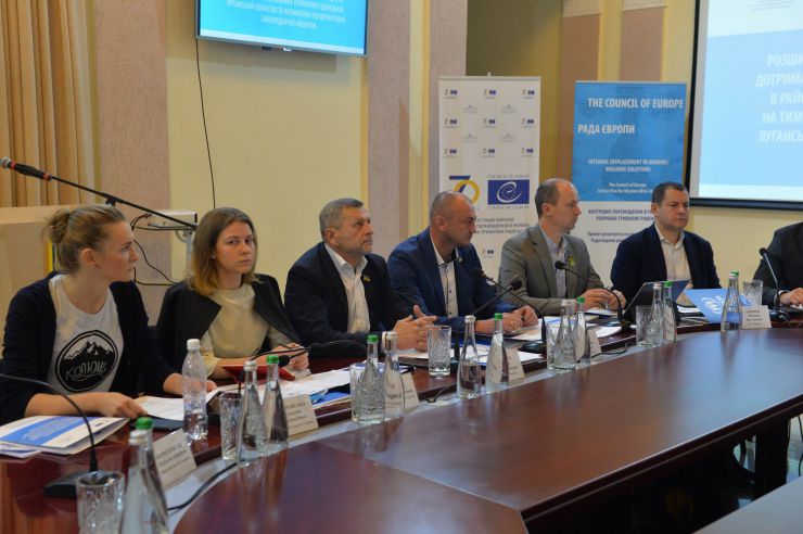 Краматорськ

Розширене засідання Комітету з питань прав людини, деокупації та реінтеграції тимчасово окупованих територій у Донецькій, Луганській областях та Автономній Республіці Крим, міста Севастополя, національних меншин і міжнаціональних відносин - щодо моніторингу дотримання прав громадян України, які проживають в районі проведення операції об'єднаних сил та на тимчасово окупованих територіях у Донецькій, Луганській областях з метою визначення першочергових законодавчих ініціатив у зазначеній сфері. Голова Комітету Дмитро Лубінець
