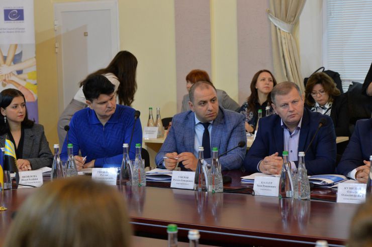Краматорськ

Розширене засідання Комітету з питань прав людини, деокупації та реінтеграції тимчасово окупованих територій у Донецькій, Луганській областях та Автономній Республіці Крим, міста Севастополя, національних меншин і міжнаціональних відносин - щодо моніторингу дотримання прав громадян України, які проживають в районі проведення операції об'єднаних сил та на тимчасово окупованих територіях у Донецькій, Луганській областях з метою визначення першочергових законодавчих ініціатив у зазначеній сфері. Голова Комітету Дмитро Лубінець
