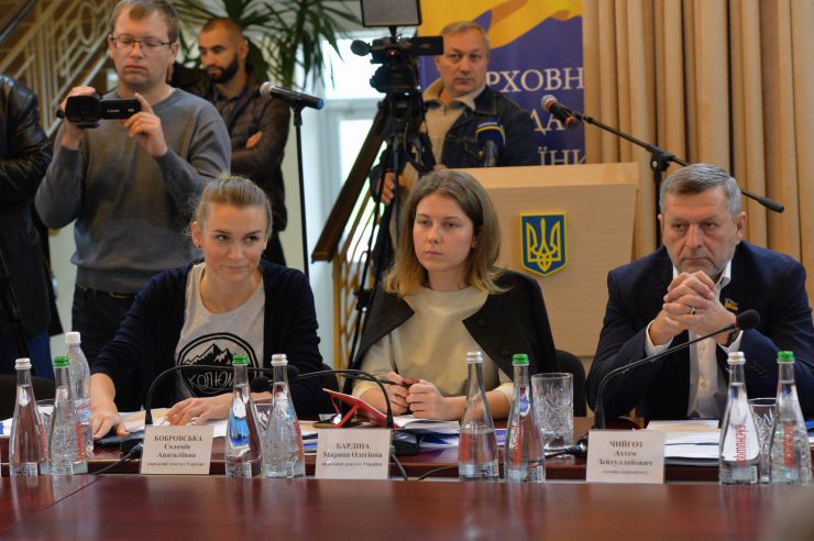 Краматорськ

Розширене засідання Комітету з питань прав людини, деокупації та реінтеграції тимчасово окупованих територій у Донецькій, Луганській областях та Автономній Республіці Крим, міста Севастополя, національних меншин і міжнаціональних відносин - щодо моніторингу дотримання прав громадян України, які проживають в районі проведення операції об'єднаних сил та на тимчасово окупованих територіях у Донецькій, Луганській областях з метою визначення першочергових законодавчих ініціатив у зазначеній сфері. Голова Комітету Дмитро Лубінець
