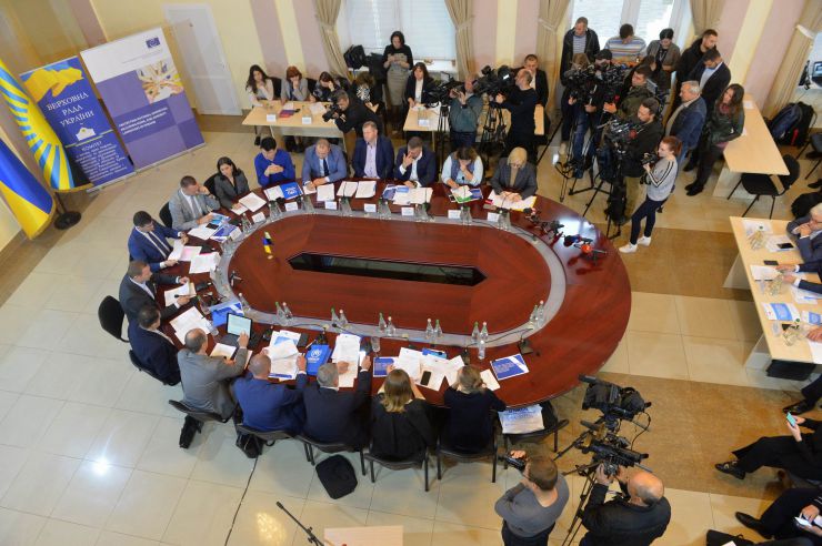 Краматорськ

Розширене засідання Комітету з питань прав людини, деокупації та реінтеграції тимчасово окупованих територій у Донецькій, Луганській областях та Автономній Республіці Крим, міста Севастополя, національних меншин і міжнаціональних відносин - щодо моніторингу дотримання прав громадян України, які проживають в районі проведення операції об'єднаних сил та на тимчасово окупованих територіях у Донецькій, Луганській областях з метою визначення першочергових законодавчих ініціатив у зазначеній сфері. Голова Комітету Дмитро Лубінець
