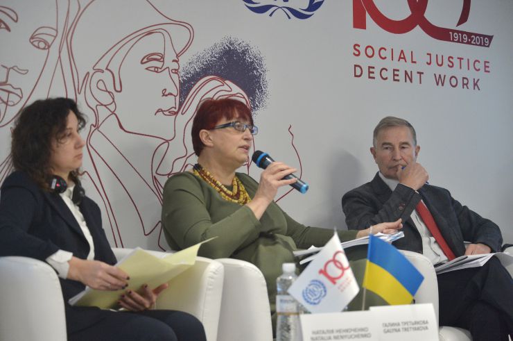Комітет Верховної Ради України з питань соціальної політики та захисту прав ветеранів у співпраці з Міжнародною організацією праці та Міністерством соціальної політики України провів тристоронню зустріч щодо майбутньої пенсійної системи в Україні.
Мета заходу - ознайомлення з належною практикою та набутим досвідом щодо пенсійного забезпечення в сусідніх європейських країнах та інших регіонах, а також надання майданчика для політичного форуму з обговорення ключових питань подальшої політики в сфері пенсійного забезпечення в Україні. Наталія Ненюченко, Заступник Міністр соціальної політики України, Галина Третьякова, Голова Комітету ВР України з питань соціальної політики та захисту прав ветеранів, Григорій Осовий Заступник Голови СПО роботодавців на національному рівні
