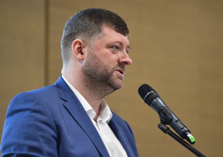 Презентація змін до Конституції України та пріоритетів Уряду щодо реформування місцевого самоврядування і територіальної організації влади в Україні. Комітет Верховної Ради України з питань організації державної влади, місцевого самоврядування, регіонального розвитку та містобудування спільно з Міністерством розвитку громад та територій України і за участі асоціацій органів місцевого самоврядування проводить Публічну презентацію змін до Конституції України та пріоритетів Уряду щодо реформування місцевого самоврядування та територіальної організації влади в Україні. Перший заступник Голови депутатської фракції політичної партії «СЛУГА НАРОДУ» Олександр Корнієнко
