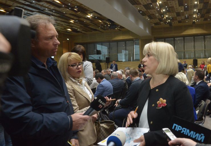 Презентація змін до Конституції України та пріоритетів Уряду щодо реформування місцевого самоврядування і територіальної організації влади в Україні. Комітет Верховної Ради України з питань організації державної влади, місцевого самоврядування, регіонального розвитку та містобудування спільно з Міністерством розвитку громад та територій України і за участі асоціацій органів місцевого самоврядування проводить Публічну презентацію змін до Конституції України та пріоритетів Уряду щодо реформування місцевого самоврядування та територіальної організації влади в Україні. Міністр розвитку громад та територій України Альона Бабак
