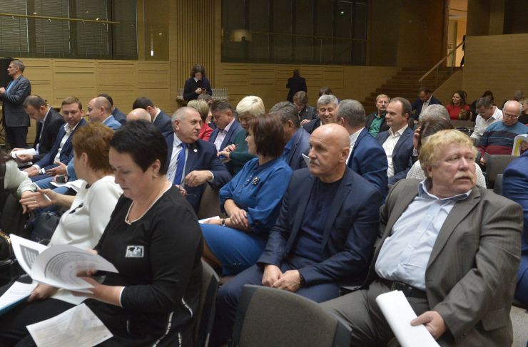 Презентація змін до Конституції України та пріоритетів Уряду щодо реформування місцевого самоврядування і територіальної організації влади в Україні. Комітет Верховної Ради України з питань організації державної влади, місцевого самоврядування, регіонального розвитку та містобудування спільно з Міністерством розвитку громад та територій України і за участі асоціацій органів місцевого самоврядування проводить Публічну презентацію змін до Конституції України та пріоритетів Уряду щодо реформування місцевого самоврядування та територіальної організації влади в Україні.
