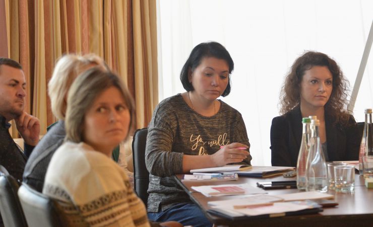 Стратегічна сесія з планування парламентських комунікацій. Журналіст газети «Голос України» Олена Горбунова головний консультант прес служби ВРУ Наталія Костилева