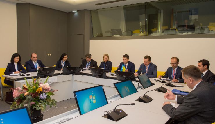 Робочий візит української делегаціі на чолі з Головою Верховної Ради України Дмитром Разумковим до Французької Республіки для участі в Європейській конференції голів парламентів держав-членів  Ради Європи.
Зустріч Голови Верховної Ради України Дмитра Разумкова з Президентом Венеціанської комісії Джанні Букіккіо
