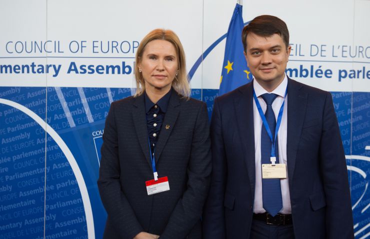 Робочий візит української делегаціі на чолі з Головою Верховної Ради України Дмитром Разумковим до Французької Республіки для участі в Європейській конференції голів парламентів держав-членів  Ради Європи.

Участь Голови Верховної Ради України Дмитра Разумкова у відкритті Європейської конференції голів парламентів держав-членів Ради Європи (Зала засідань Асамблеї). Олена Кондратюк
