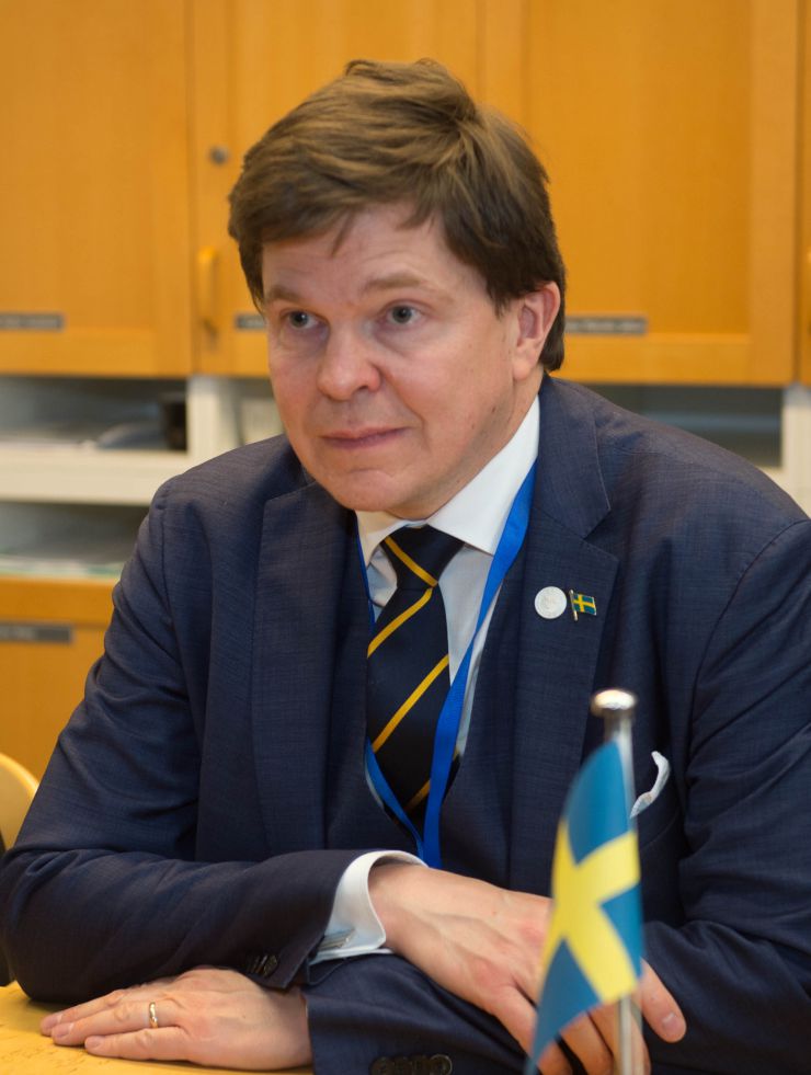 Робочий візит української делегаціі на чолі з Головою Верховної Ради України Дмитром Разумковим до Французької Республіки для участі в Європейській конференції голів парламентів держав-членів  Ради Європи. Зустріч Голови Верховної Ради України Дмитра Разумкова з Президентом Рікстагу Королівства Швеція Андреасом Норленом 
