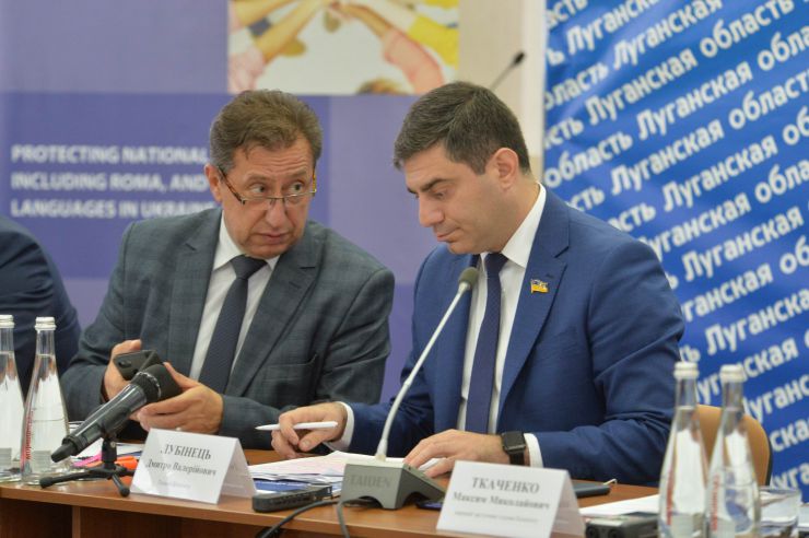 Розпочалося виїзне засідання Комітету з питань прав людини, деокупації та реінтеграції тимчасово окупованих територій у Донецькій, Луганській областях та Автономній Республіці Крим, міста Севастополя, національних меншин і міжнаціональних відносин в м. Сєвєродонецьк.

Голова Комітету Дмитро Лубінець відкрив засідання та звернувся з вітальним словом до учасників заходу. 
Дмитро Лубінець подякував керівництву Луганської обласної державної адміністрації Віталію Комарницькому за сприяння в організації і проведенні засідання, а також співорганізаторам засідання - Офісу Ради Європи в Україні. 
«Ми на власні очі побачили і почули про ті речі, які найбільш турбують як мешканців регіону, так і органи місцевої влади. Без сумніву це допоможе нам визначити першочергові кроки своєї законодавчої діяльності», - зазначив Голова Комітету.

На засіданні присутні члени Комітету:
Лубінець Дмитро Валерійович,
Ткаченко Максим Миколайович,
Горбенко Руслан Олександрович,
Яковлєва Неллі Іллівна,
Умеров Рустем Енверович,
Тарасенко Тарас Петрович,
Касай Костянтин Іванович,
Кузнєцов Олексій Олександрович,
Чийгоз Ахтем Зейтуллайович,
Калаур Іван Романович.
