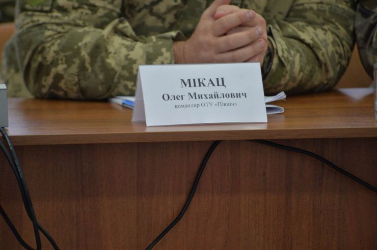 Розпочалося виїзне засідання Комітету з питань прав людини, деокупації та реінтеграції тимчасово окупованих територій у Донецькій, Луганській областях та Автономній Республіці Крим, міста Севастополя, національних меншин і міжнаціональних відносин в м. Сєвєродонецьк.

Голова Комітету Дмитро Лубінець відкрив засідання та звернувся з вітальним словом до учасників заходу. 
Дмитро Лубінець подякував керівництву Луганської обласної державної адміністрації Віталію Комарницькому за сприяння в організації і проведенні засідання, а також співорганізаторам засідання - Офісу Ради Європи в Україні. 
«Ми на власні очі побачили і почули про ті речі, які найбільш турбують як мешканців регіону, так і органи місцевої влади. Без сумніву це допоможе нам визначити першочергові кроки своєї законодавчої діяльності», - зазначив Голова Комітету.

На засіданні присутні члени Комітету:
Лубінець Дмитро Валерійович,
Ткаченко Максим Миколайович,
Горбенко Руслан Олександрович,
Яковлєва Неллі Іллівна,
Умеров Рустем Енверович,
Тарасенко Тарас Петрович,
Касай Костянтин Іванович,
Кузнєцов Олексій Олександрович,
Чийгоз Ахтем Зейтуллайович,
Калаур Іван Романович.
