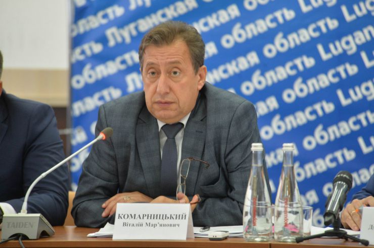 Розпочалося виїзне засідання Комітету з питань прав людини, деокупації та реінтеграції тимчасово окупованих територій у Донецькій, Луганській областях та Автономній Республіці Крим, міста Севастополя, національних меншин і міжнаціональних відносин в м. Сєвєродонецьк.

Голова Комітету Дмитро Лубінець відкрив засідання та звернувся з вітальним словом до учасників заходу. 
Дмитро Лубінець подякував керівництву Луганської обласної державної адміністрації Віталію Комарницькому за сприяння в організації і проведенні засідання, а також співорганізаторам засідання - Офісу Ради Європи в Україні. 
«Ми на власні очі побачили і почули про ті речі, які найбільш турбують як мешканців регіону, так і органи місцевої влади. Без сумніву це допоможе нам визначити першочергові кроки своєї законодавчої діяльності», - зазначив Голова Комітету.

На засіданні присутні члени Комітету:
Лубінець Дмитро Валерійович,
Ткаченко Максим Миколайович,
Горбенко Руслан Олександрович,
Яковлєва Неллі Іллівна,
Умеров Рустем Енверович,
Тарасенко Тарас Петрович,
Касай Костянтин Іванович,
Кузнєцов Олексій Олександрович,
Чийгоз Ахтем Зейтуллайович,
Калаур Іван Романович.

