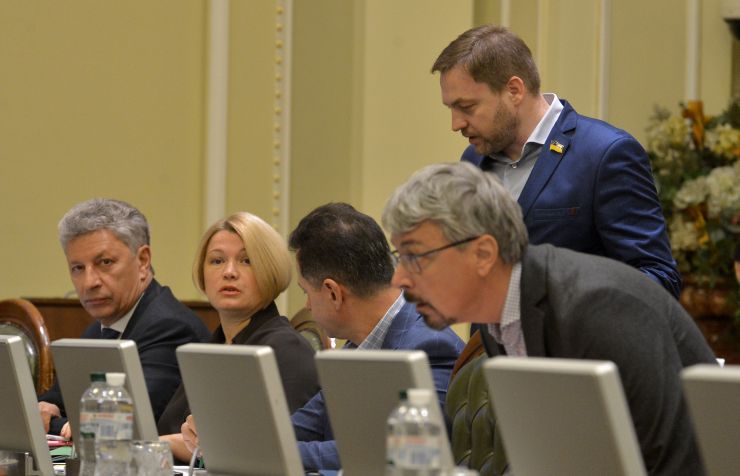 Засідання Погоджувальної ради Верховної Ради України. Юрій Бойко (ОП) Ірина Геращенко(ЄC) Тарас Батенко (ЗА)Денис Монастирський (СН)