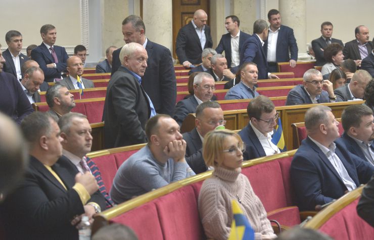 Пленарне засідання Верховної Ради України.

Головуючий повідомив, що до Верховної Ради України надійшло подання Генерального прокурора про надання згоди на притягнення до кримінальної відповідальності, затримання та арешт народного депутата України Дубневича Ярослава Васильовича.
Головуючий надав слово для відповіді на запитання депутатських фракцій Генеральному прокурору Руслану Рябошапці.

Головуючий надав слово для виступу Генеральному секретарю НАТО Єнсу Столтенбергу.
