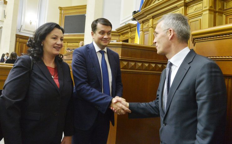 Пленарне засідання Верховної Ради України.

Головуючий повідомив, що до Верховної Ради України надійшло подання Генерального прокурора про надання згоди на притягнення до кримінальної відповідальності, затримання та арешт народного депутата України Дубневича Ярослава Васильовича.
Головуючий надав слово для відповіді на запитання депутатських фракцій Генеральному прокурору Руслану Рябошапці.

Головуючий надав слово для виступу Генеральному секретарю НАТО Єнсу Столтенбергу. Іванна Климпуш-Цинцадзе Дмитро Разумков Єнс Столтенберг
