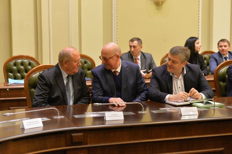 Голова Верховної Ради України Дмитро Разумков представив керівника апарату Верховної Ради України В’ячеслава Штучного. Зайчук, Теплюк, Мартиненко