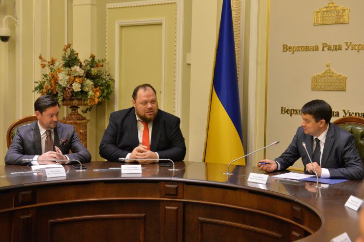 Голова Верховної Ради України Дмитро Разумков представив керівника апарату Верховної Ради України В’ячеслава Штучного. Стефанчук