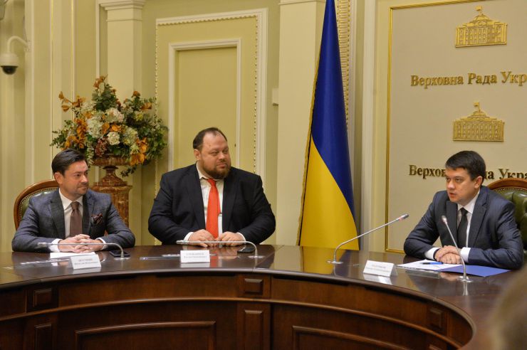 Голова Верховної Ради України Дмитро Разумков представив керівника апарату Верховної Ради України В’ячеслава Штучного. Стефанчук