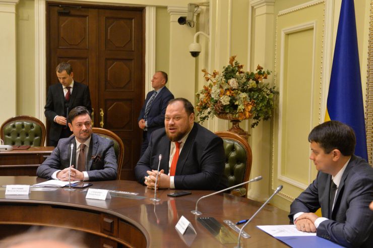 Голова Верховної Ради України Дмитро Разумков представив керівника апарату Верховної Ради України В’ячеслава Штучного. Стефанчук