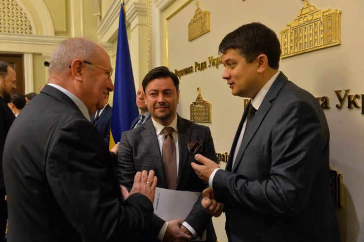 Голова Верховної Ради України Дмитро Разумков представив керівника апарату Верховної Ради України В’ячеслава Штучного. Зайчук